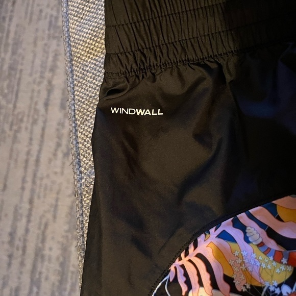 The North Face Women’s Hydrenaline Floral Print Joggers - Picture 6 of 9